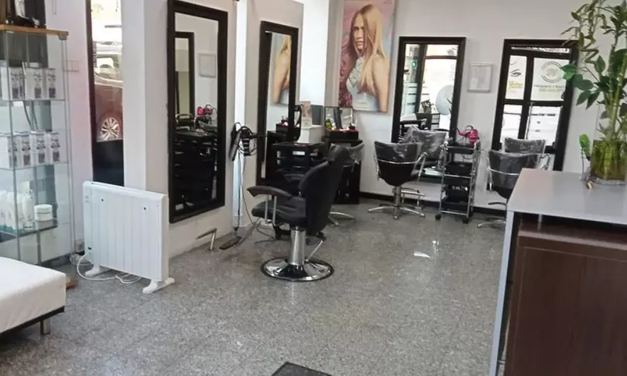 Sesión de peluquería completa con tratamientos extra a elegir para 1