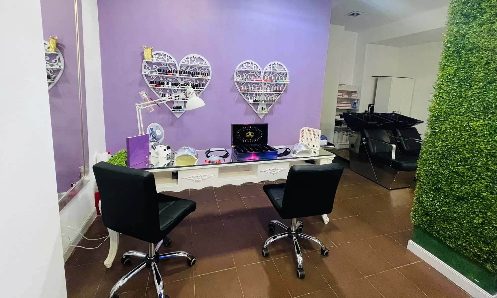 Manicura y/o pedicura con opción a acrílico en Salón de Belleza Movar