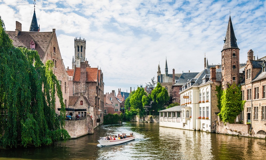 Image 20: Bruges : chambre double supérieure classique avec petit déjeuner