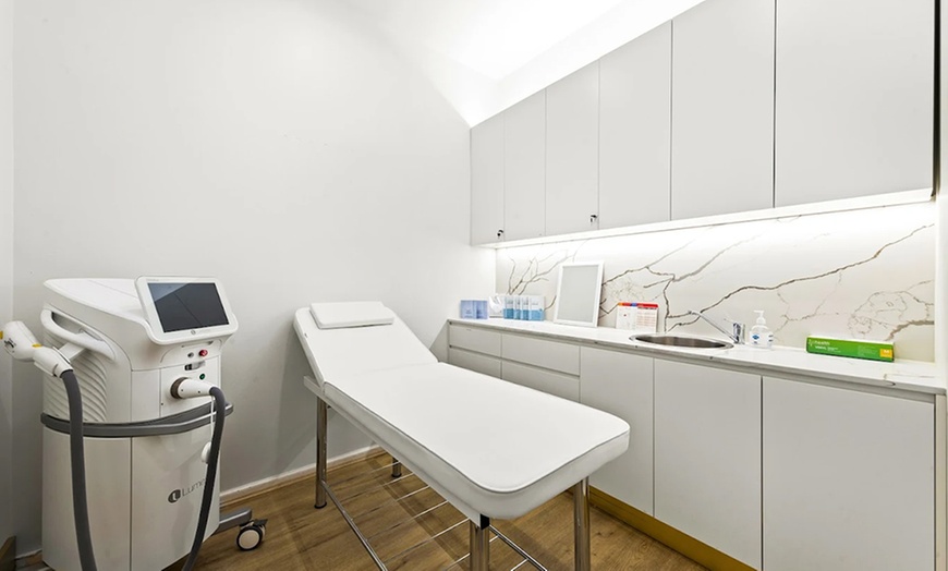 Image 3: One or Two Sessions Of Energy & Anti-Aging Boost NAD 250mg IV Drip