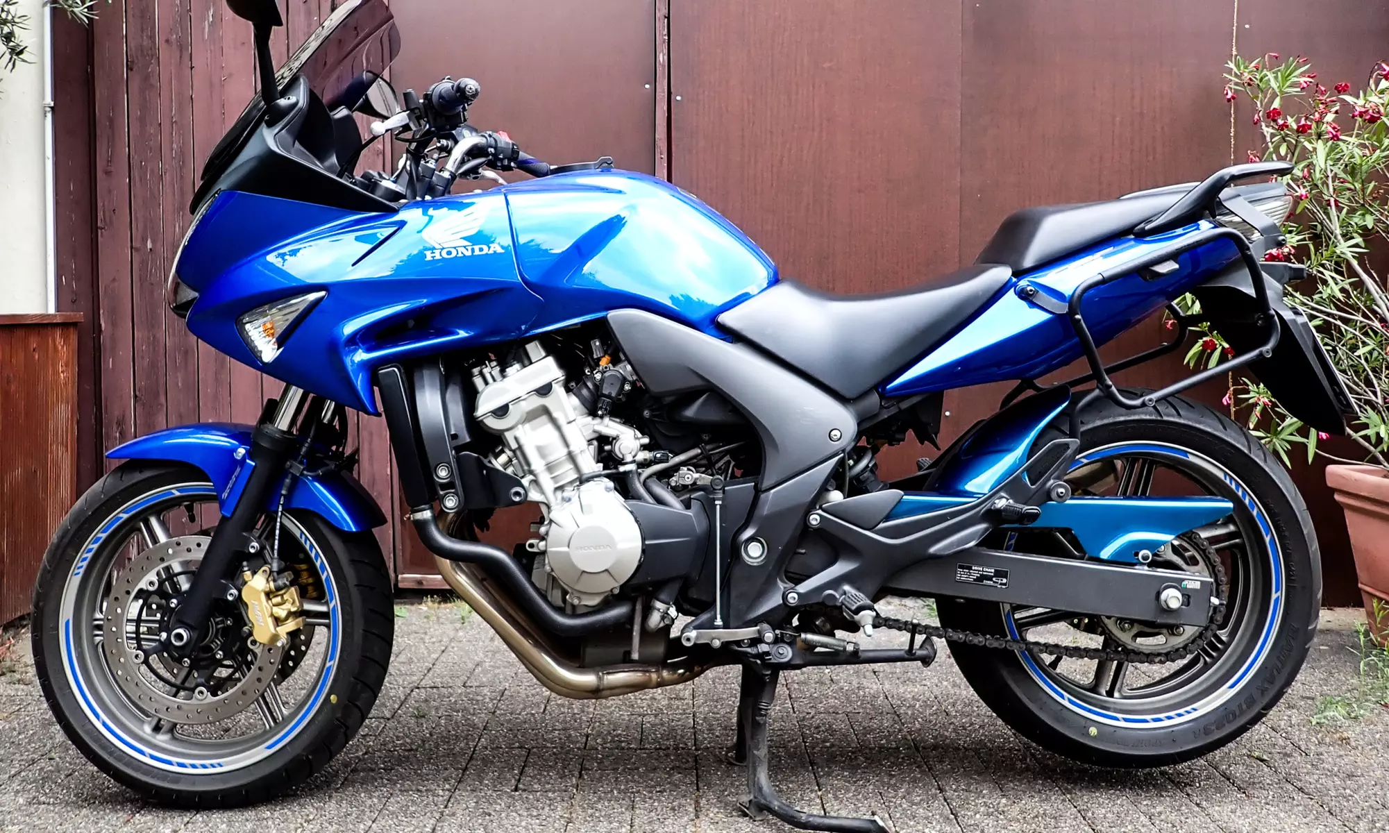 Motoradverleih mit verschiedenen Modellen für bis zu 4 Tage