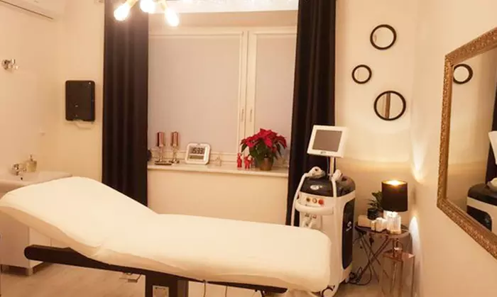 Modelowanie twarzy lub spłycenie zmarszczek