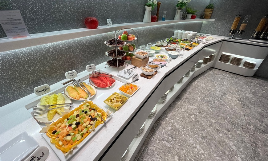 Image 3: Ramadan Iftar Buffet with Free-flowing Ramadan Beverages