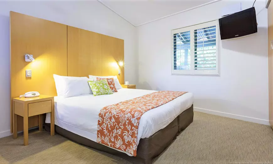Image 5: South Stradbroke Island: 4* 2N Escape with VR World Access