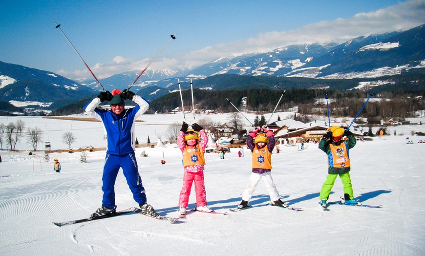 Image 2: Karnety narciarskie dzienne i całodzienne dla 1-2 osób lub Snowtubing