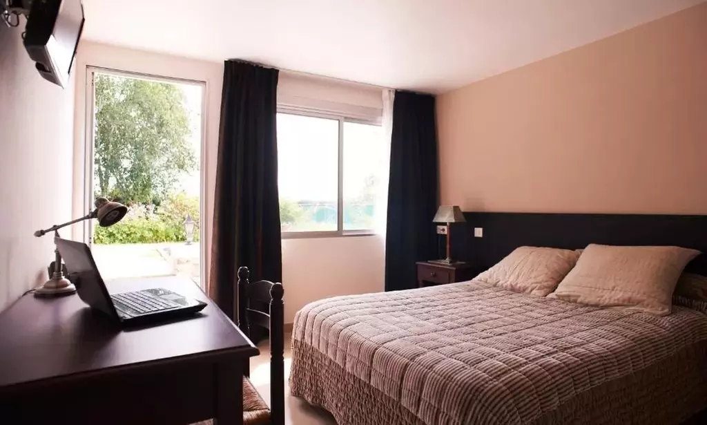 Maine-et-Loire : chambre standard ou confort avec pdj et piscine