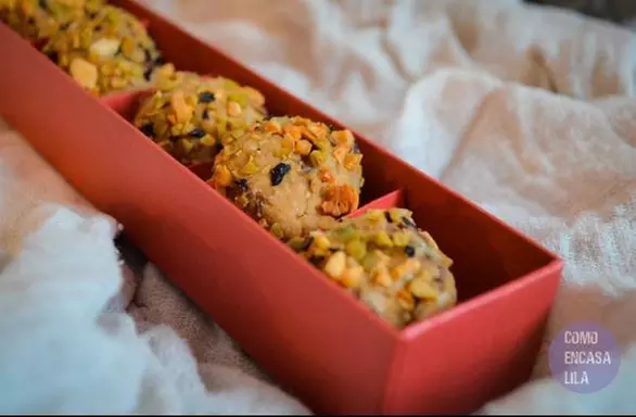 Menú de brunch con encanto rústico con tosta, dulces y bebidas