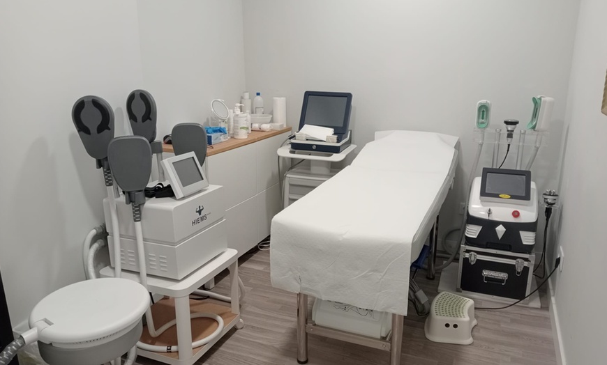 Image 2: Tratamiento remodelante y push-up en Maru Menéndez Estética