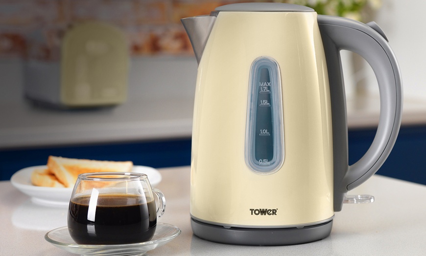 Image 15: Tower Kettle and Four-Slice Toaster