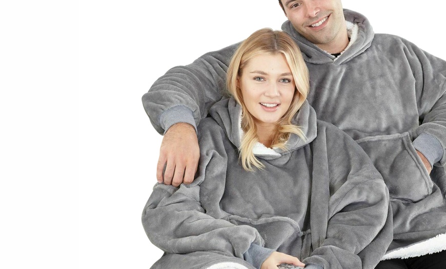 Image 3: Oversize Hoodie Blanket