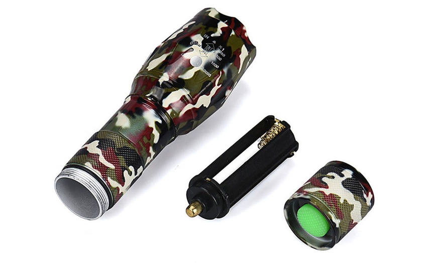 Image 5: Super Strong LED Flashlight