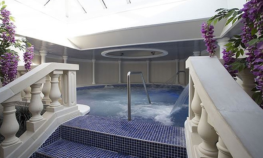 Image 8: Somerset: 4* Manor Stay with Spa Access