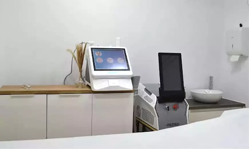 Tratamiento facial con dermapen en Sivana Estética Avanzada