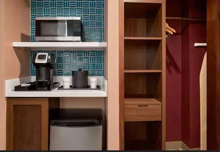 Comfortable Budget Hotel Near LAX With Parking Included