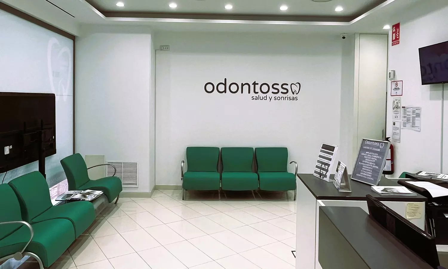 Sesión de blanqueamiento led en Clínica dental Odontoss Antequera