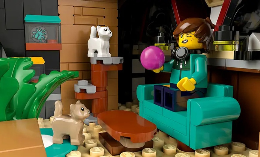 Image 12: LEGO Harry Potter 76457 Village of Hogsmeade Collector's Edition 