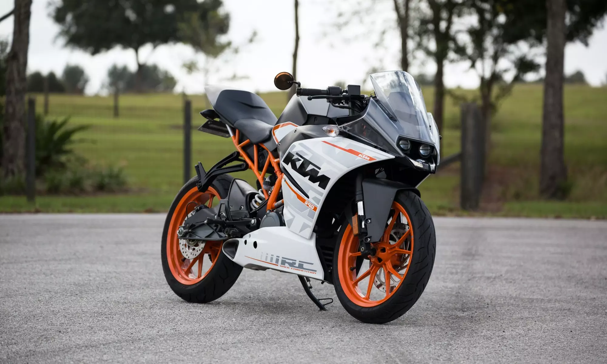 Curso para obtener el carnet de moto A2 con 4 o 6 prácticas (de maniobras y de circulación) en Autoescuela Lucex - Primary Image