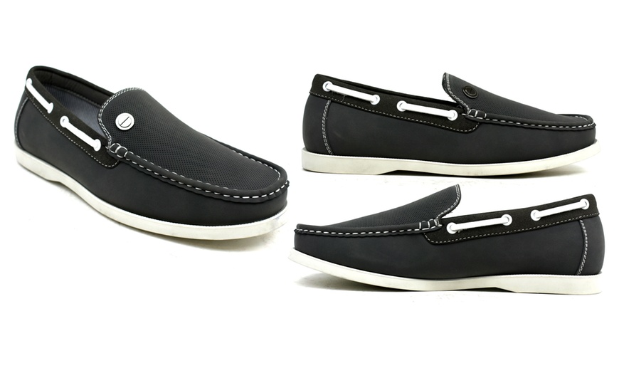 Image 7: Men's Slip-On Boat Shoes