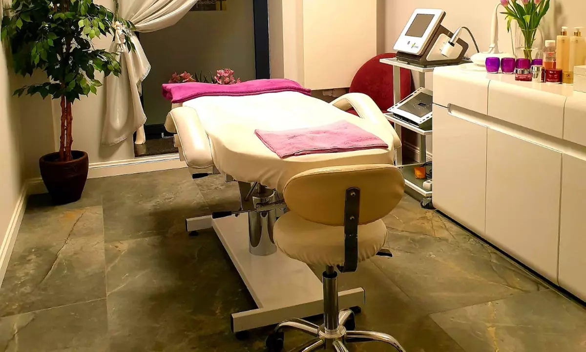 11-etapowe zabiegi na skórę twarzy, szyi, dekoltu i dłoni