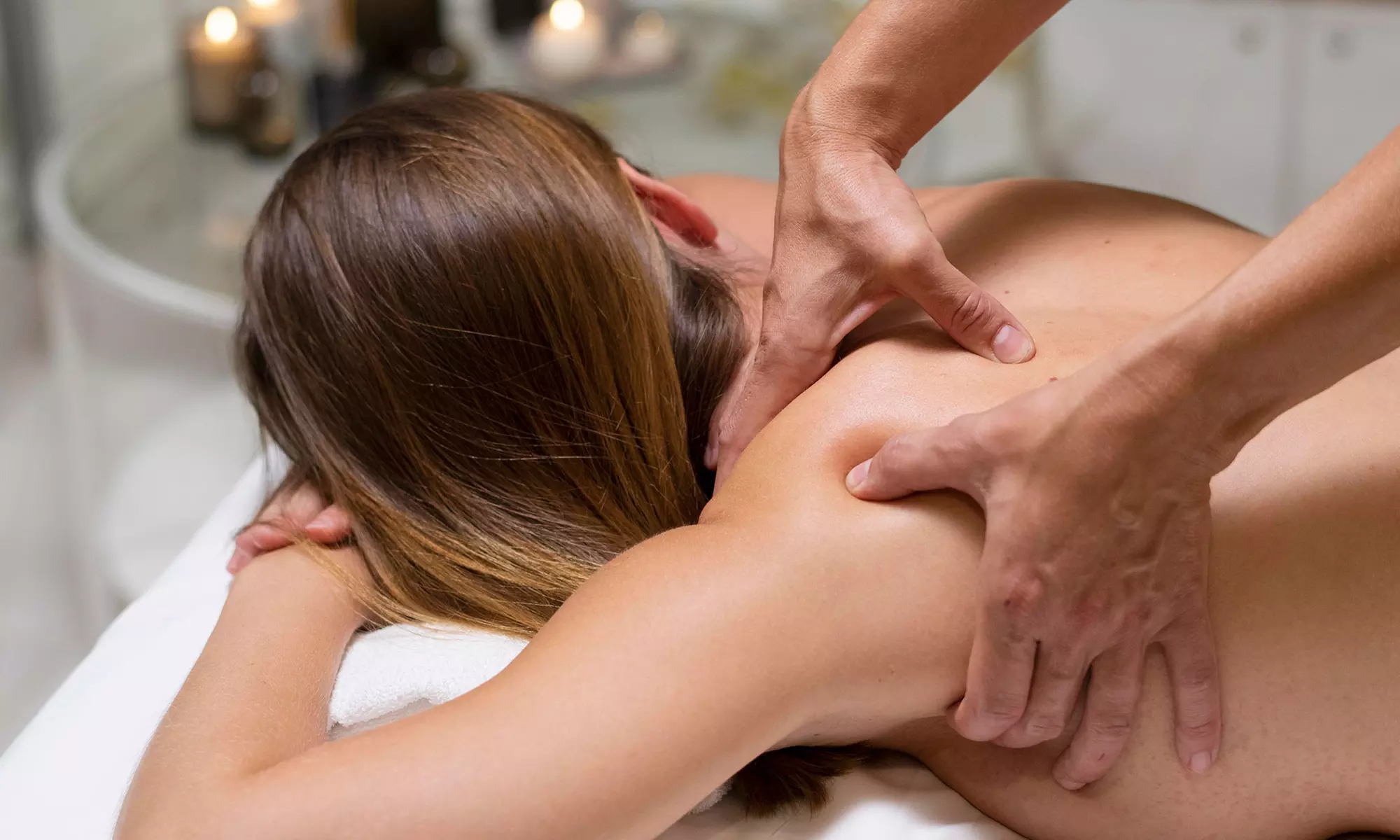 1 o 2 rituales de masaje ''Esencia de vida'' de 50 minutos con aromaterapia, bombones y té en Crystal Spa - Primary Image