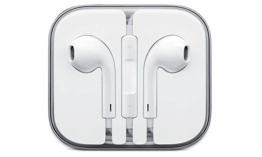 Image 2: Original Apple® Earpods 3.5mm