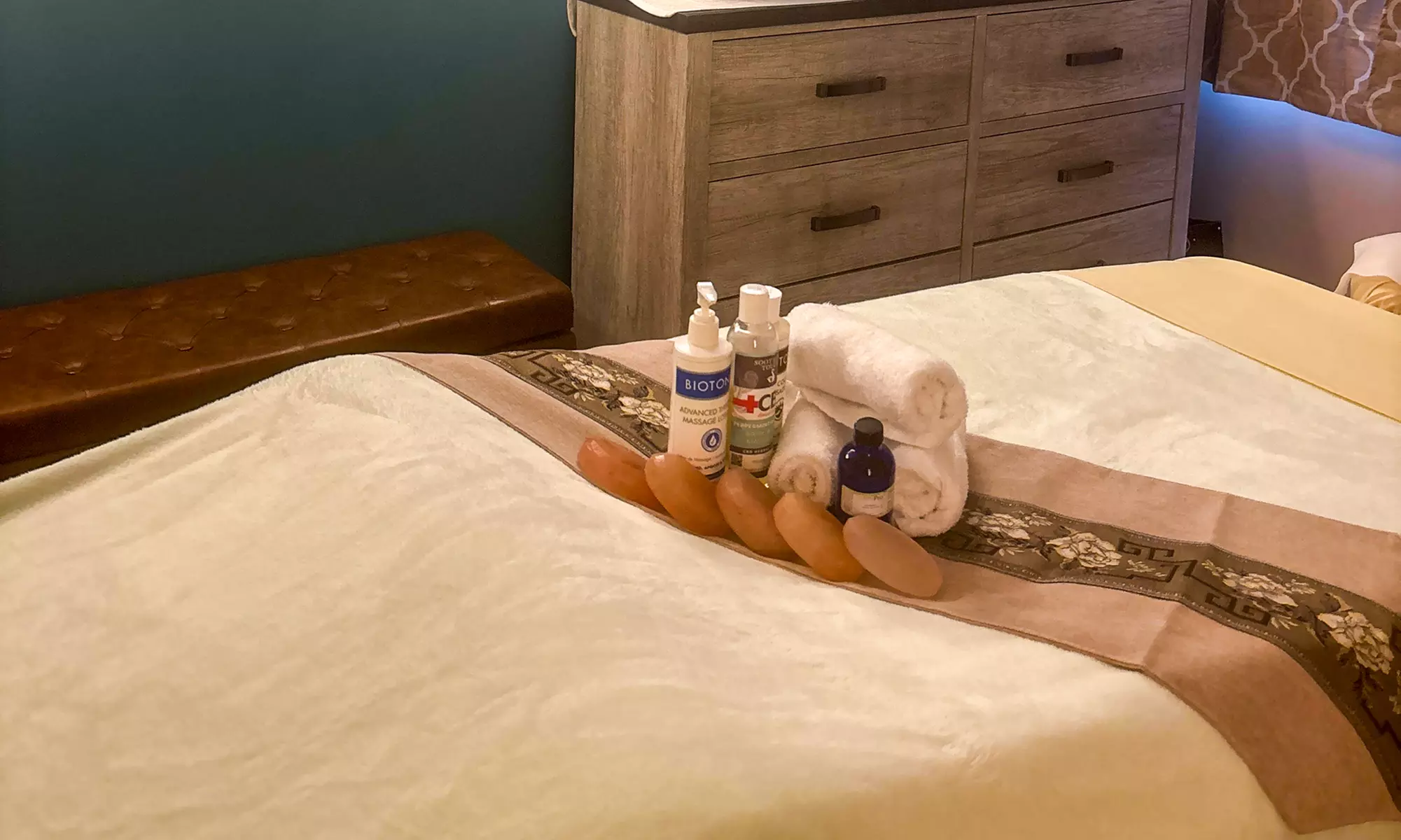 60-Min Massage– Deep Tissue, Swedish, Salt Stones, CBD +Facial Options
