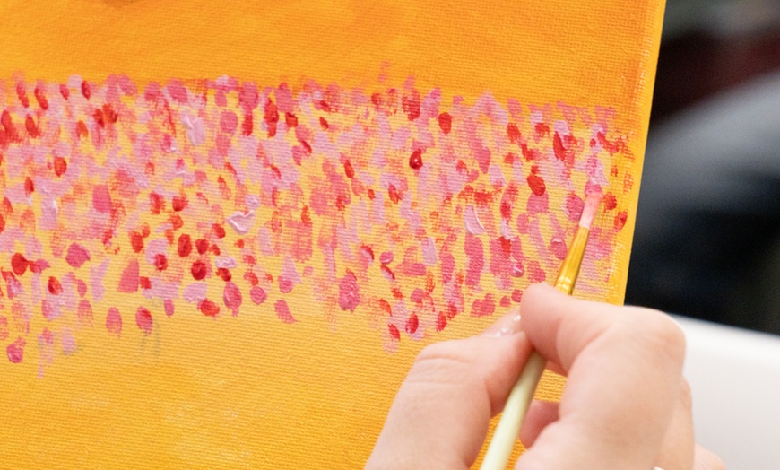 Image 25: Taller para 1 o 2: pintura de cuadro o tote bag, o clase de maquillaje