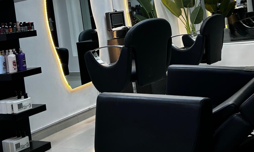 Image 7: AED 100,150, or 200 Gift Voucher Towards Any Beauty Service