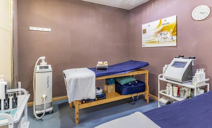 Image 3: 3, 6 o 9 sesiones de tratamiento remodelante y push-up 