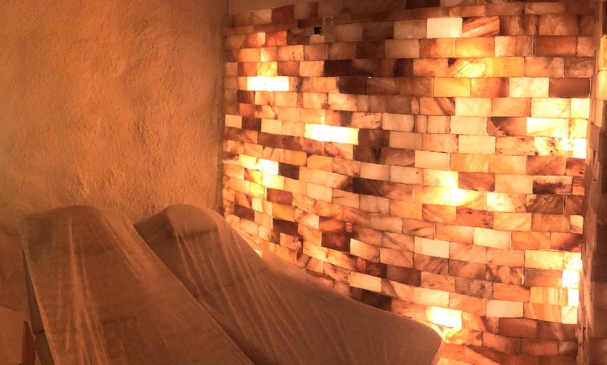 Image 12: 1 o 3 sesiones de haloterapia en cueva de sal para niños o adultos