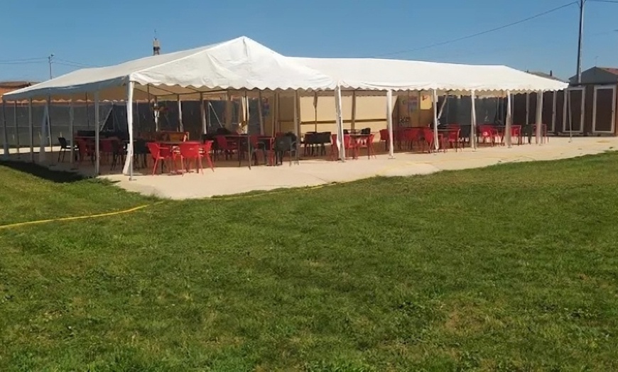 Image 5: Entrada a parque acuático para 2, 4 u 8 niños/adultos y opción a menú