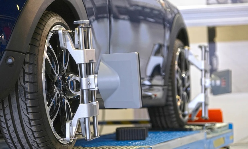 Image 2: Wheel alignment options: four or two wheel alignment available
