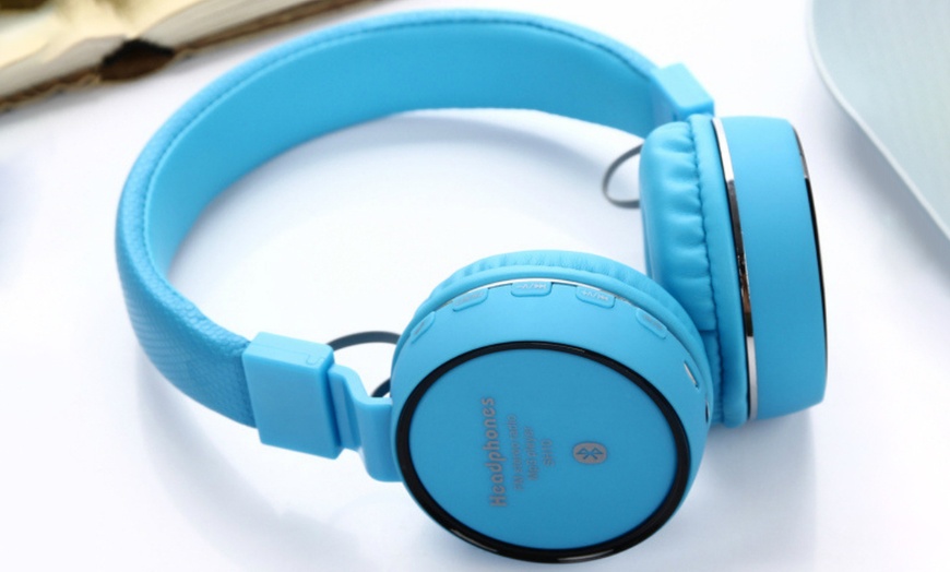 Image 2: Folding Bluetooth Headphones