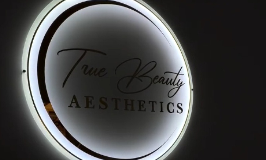 Image 3: Customized Eyelash Extensions: Classic, Hybrid, or Volume