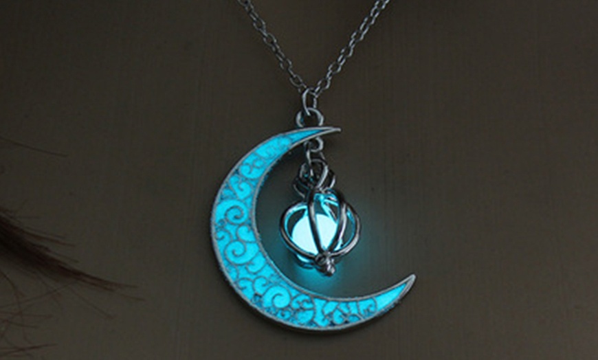 Image 6: Moon Luminous Necklace