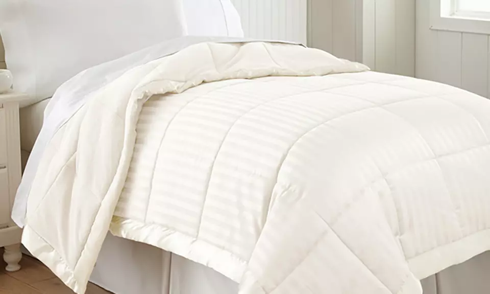 Modern Threads Damask Reversible Fleece Down Alternative Blanket - Primary Image