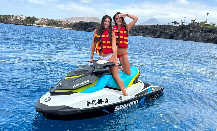 Image 1: Excursión en moto de agua para 1 o 2 con Tenerife World Of Watersports