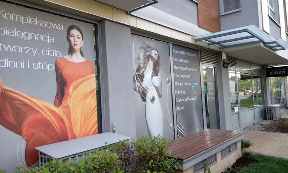 Peeling kawitacyjny lub mikrodermabrazja na twarz, szyję i dekolt