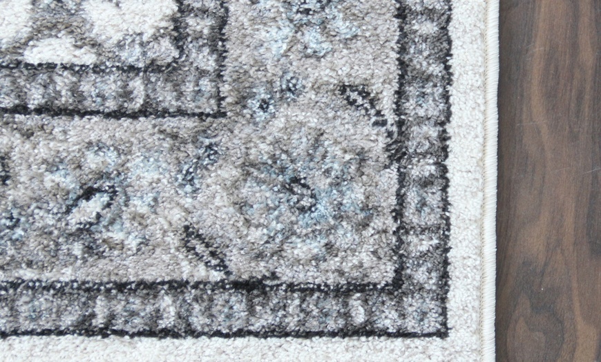 Image 20: Traditional Chelsea Rug