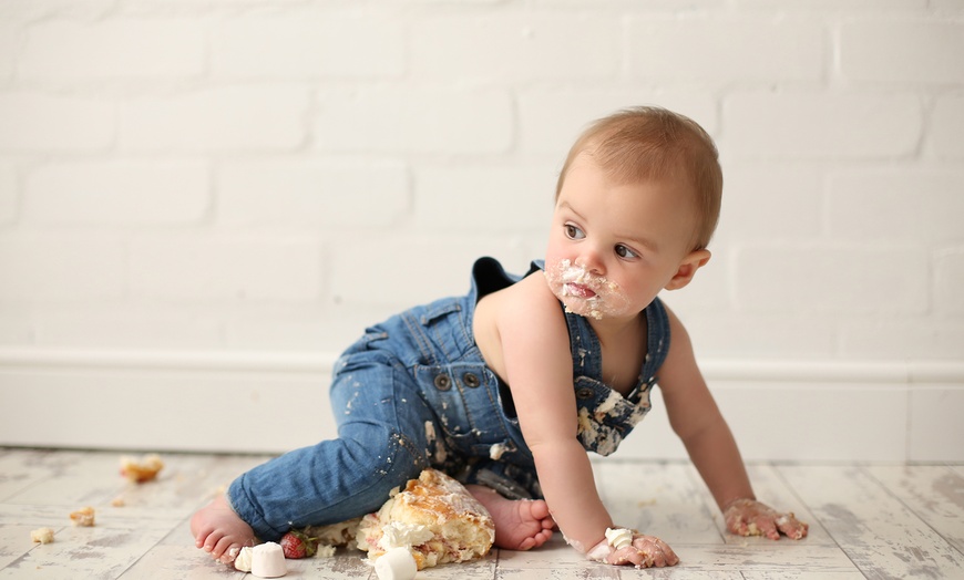 Image 5: Cake Smash Baby Photoshoot