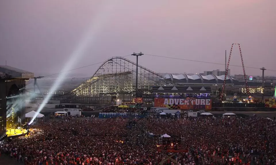'Celebrate America’ Beach Concert & Music Fest with Tim McGraw, Hunter Hayes, Maggie Rose, & Shot of Southern on July 4 - Second Medium