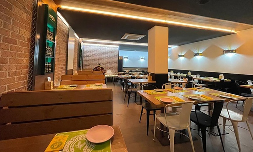 Image 3: ¡Menudo planazo! Ven a probar 10 o 20 pinchos para 2 o 4 personas