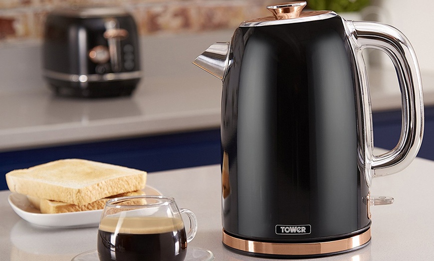 Image 6: Tower Kettle and Toaster