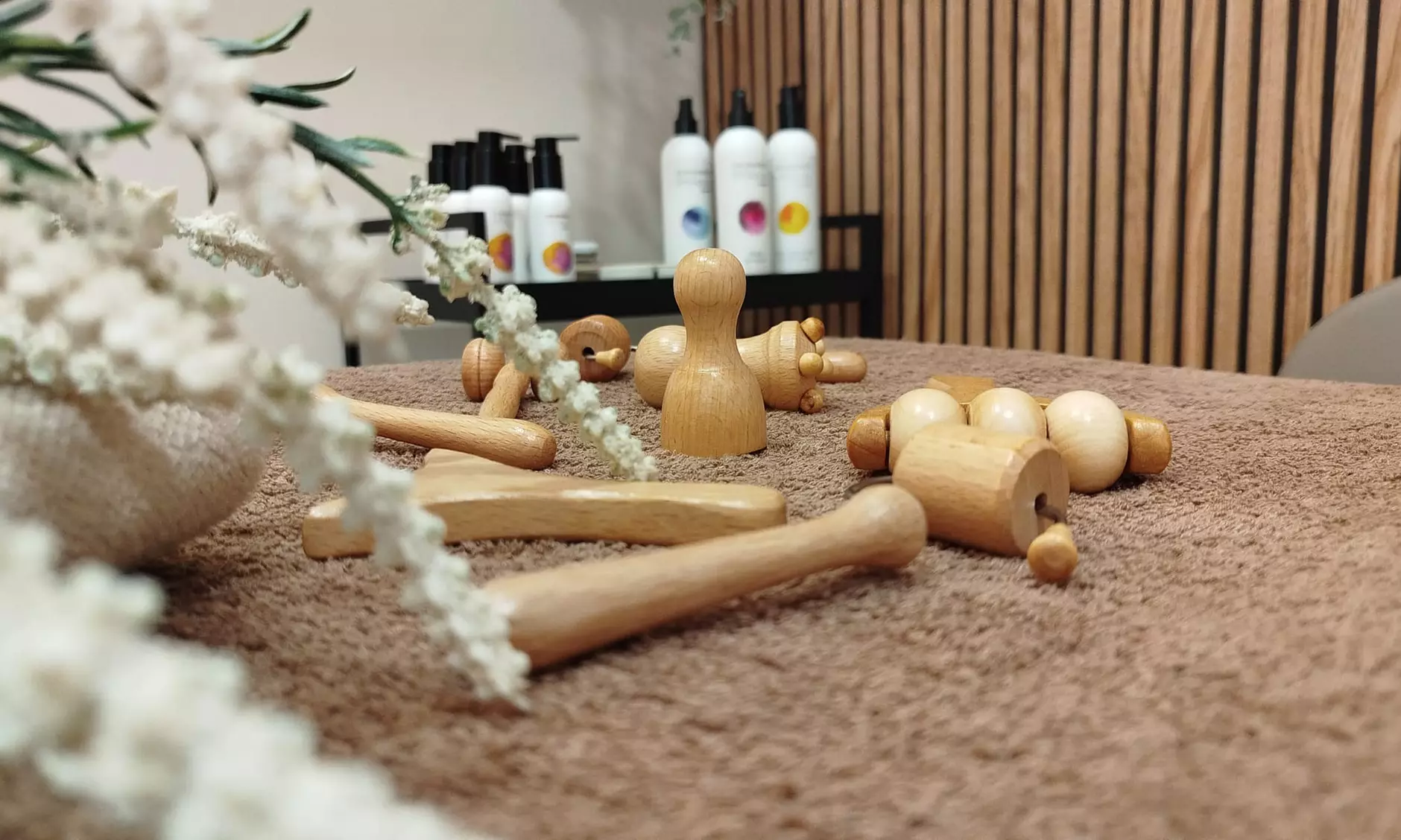 Limpieza facial eco con extracción, masaje kobido o maderoterapia y masaje craneal, con un 29% de descuento - Primary Image