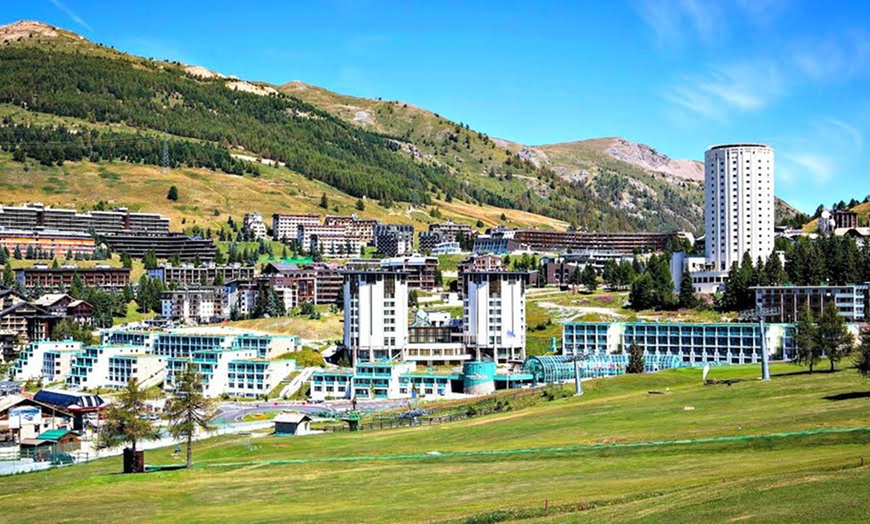 Image 1: Sestriere in famiglia. Formula residence o hotel con bimbo incluso