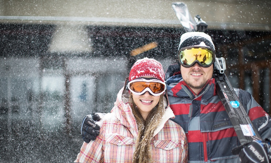 Image 3: Alquiler de equipo de esquí o snowboard para 1 adulto o 1 niño