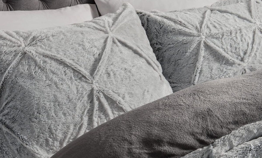 Image 2: Rouched Faux Fur Duvet Set