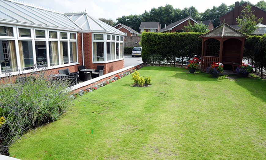 Image 7: South Yorkshire: Double Room with Breakfast