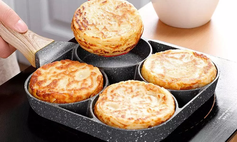 Poêle à omelette et à crêpes 4 trous en aluminium - Primary Image