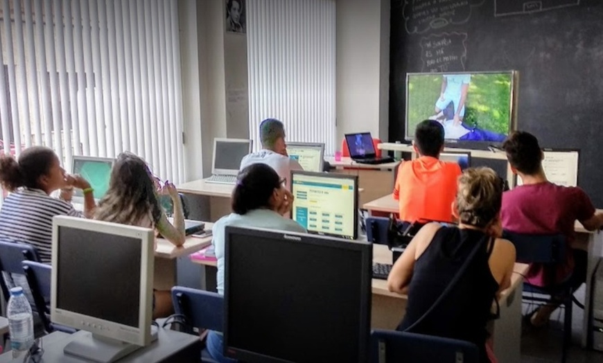 Image 3: Matrícula permiso de circulación B con prácticas en Autoescuelas Jesús